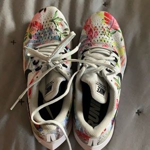 Women’s Nike running zoom size 7.5